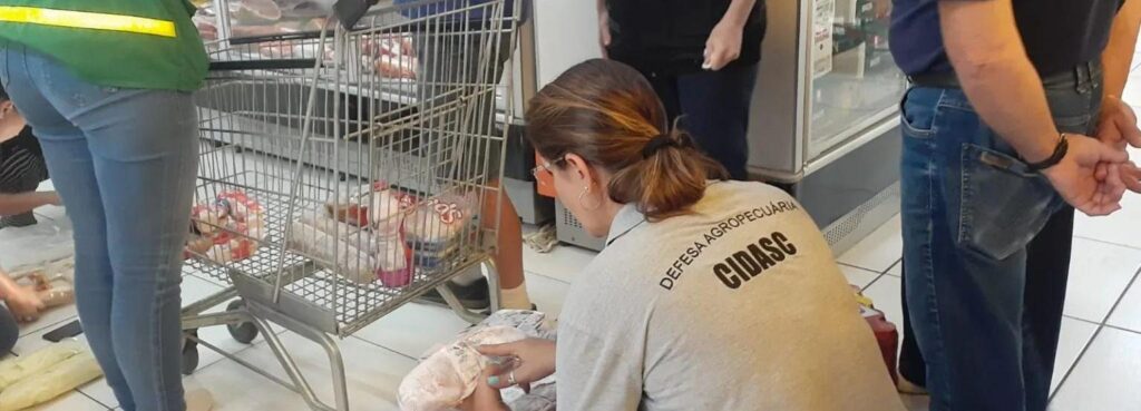 Corante para avermelhar carnes e hortaliças mofadas: veja detalhes de operação em estabelecimentos de Seara e Xavantina