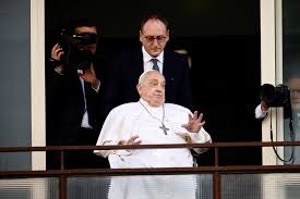 Papa Francisco recebe alta hospitalar em Roma