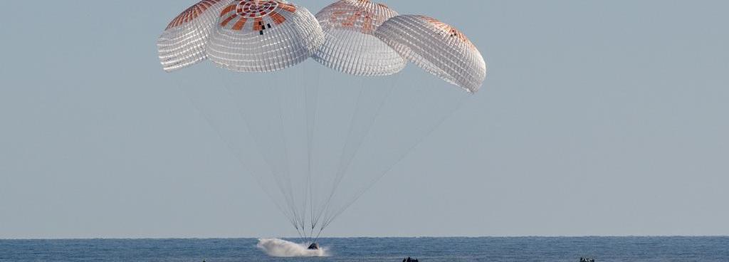 Astronautas voltam à Terra após 9 meses “presos” no espaço; FOTOS