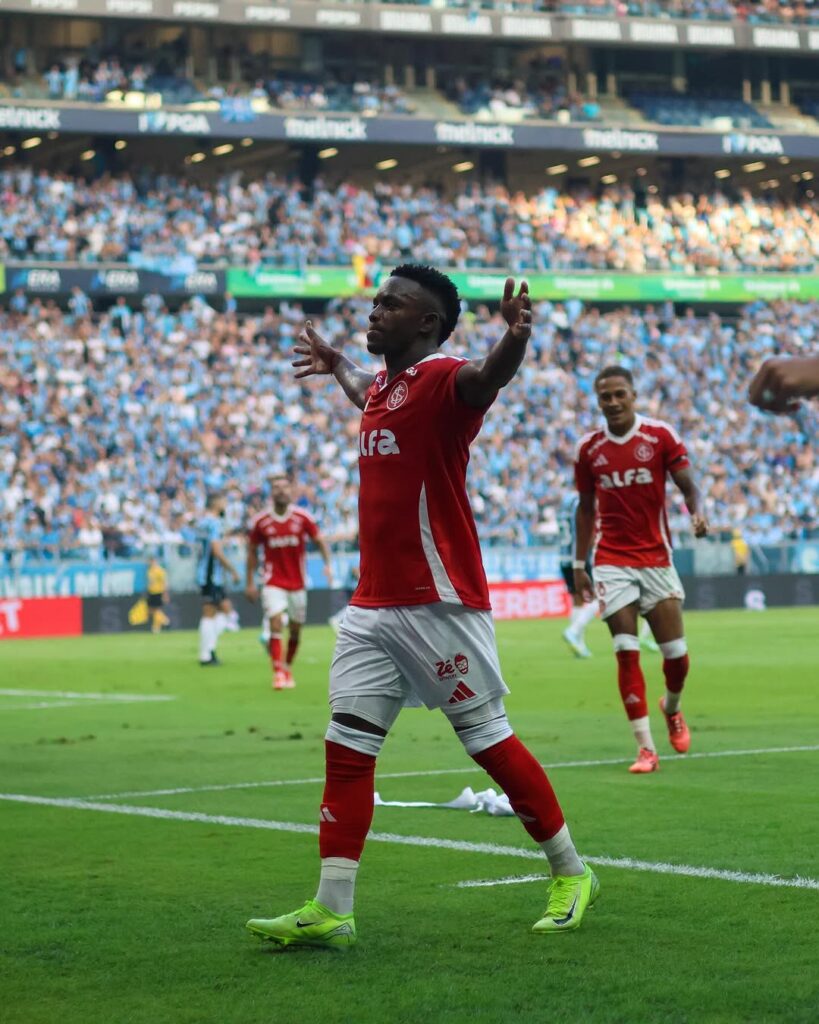 Inter vence Grêmio e leva vantagem para a final do Campeonato Gaúcho