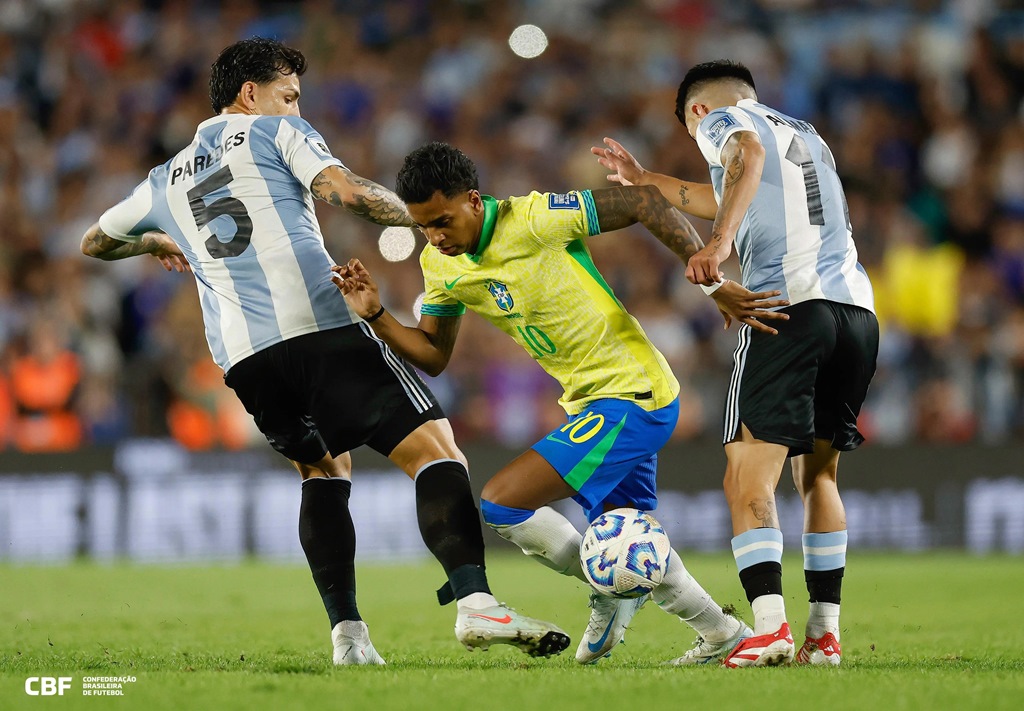Com atuação constrangedora, Brasil é goleado pela Argentina na pior derrota da história das Eliminatórias