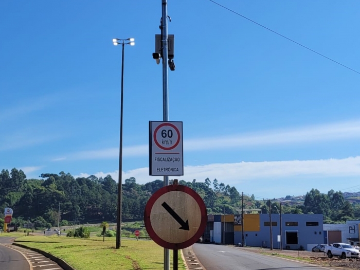 Câmeras de fiscalização eletrônica são instaladas no contorno viário Armindo Eche