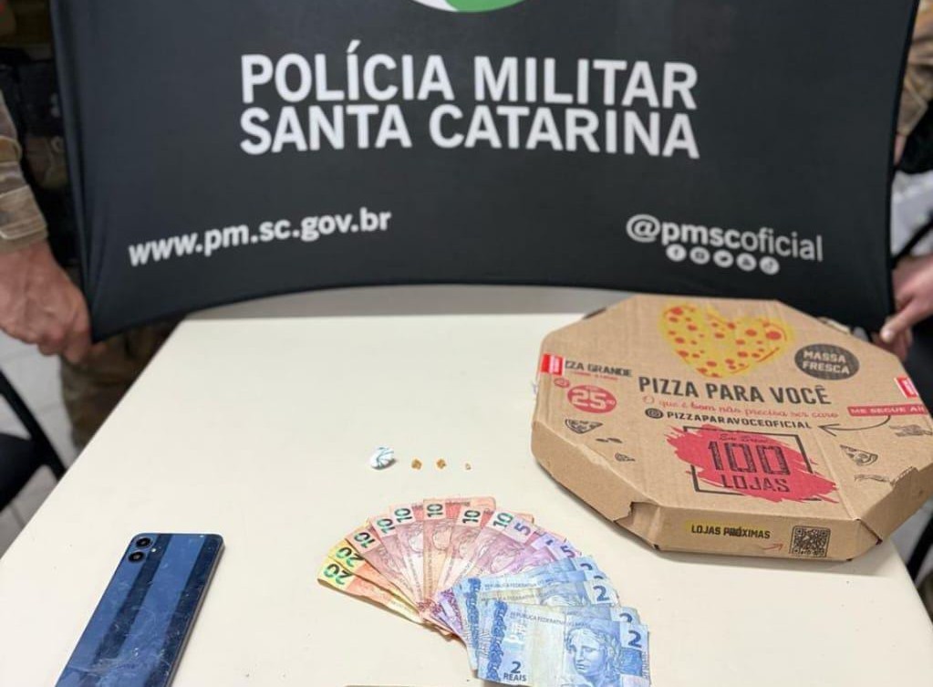 Mulher é presa após trocar drogas por pizza no Oeste