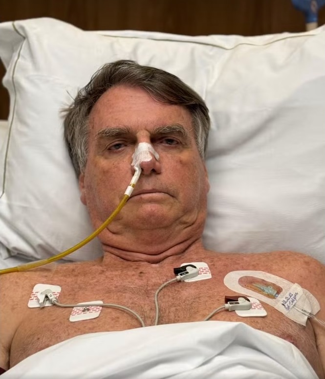 Bolsonaro tem “piora clínica” e pressão arterial elevada, diz boletim
