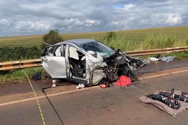 CARRO COM PLACAS DE FRANCISCO BELTRÃO  SE ENVOLVE EM ACIDENTE E CRIANÇA MORRE NO LOCAL.