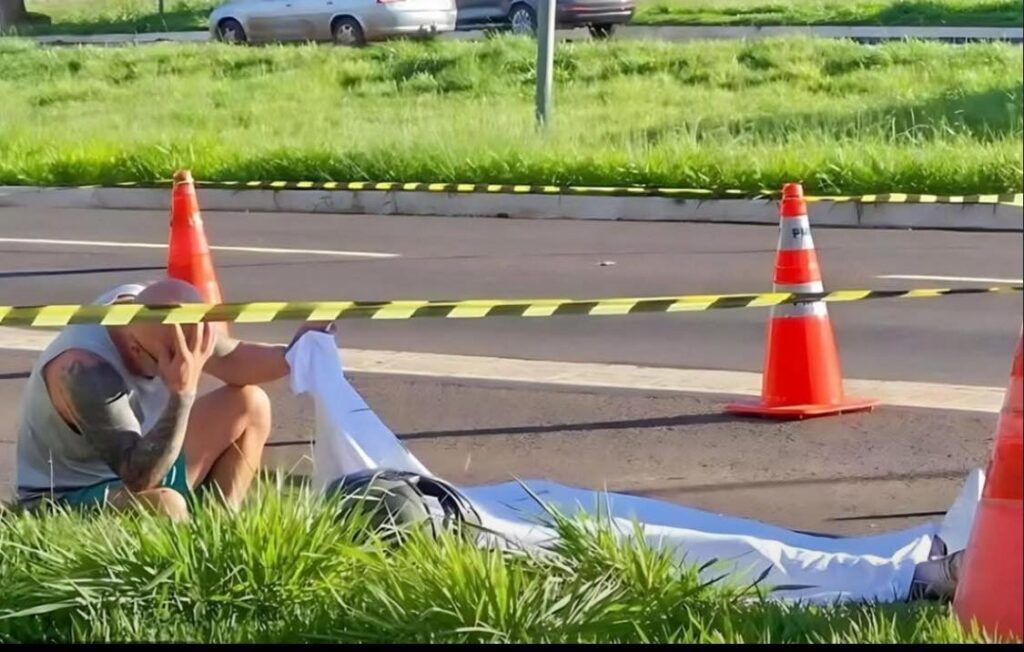 Pai reconhece o corpo do filho de 28 anos em acidente e se desespera