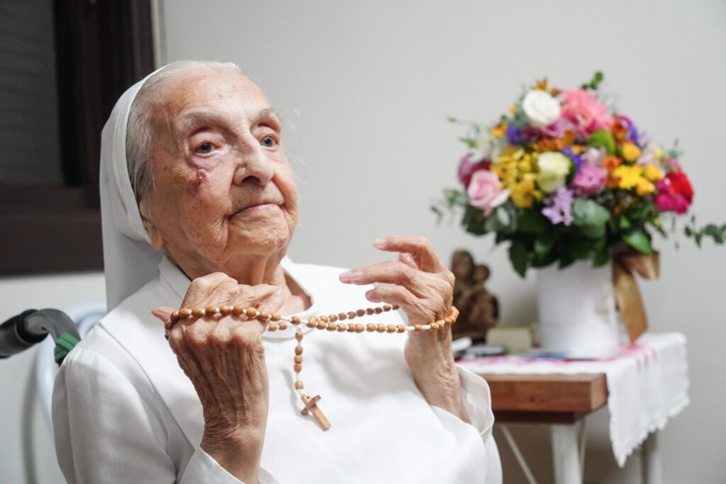 Considerada a pessoa mais velha do mundo, freira gaúcha morre aos 116 anos