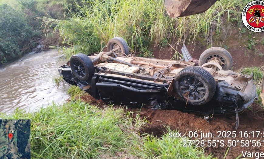 Motorista de S10 morre após cair com veículo em rio na BR-282