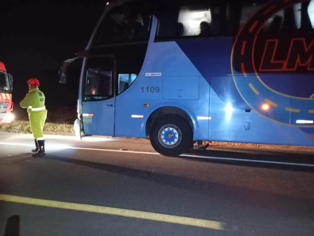 FILHA SAI CORRENDO NO MEIO DE RODOVIA, PAI TENTA SALVÁ-LA MAS MORRE ATROPELADO NA PR-151 EM JAGUARIAÍVA