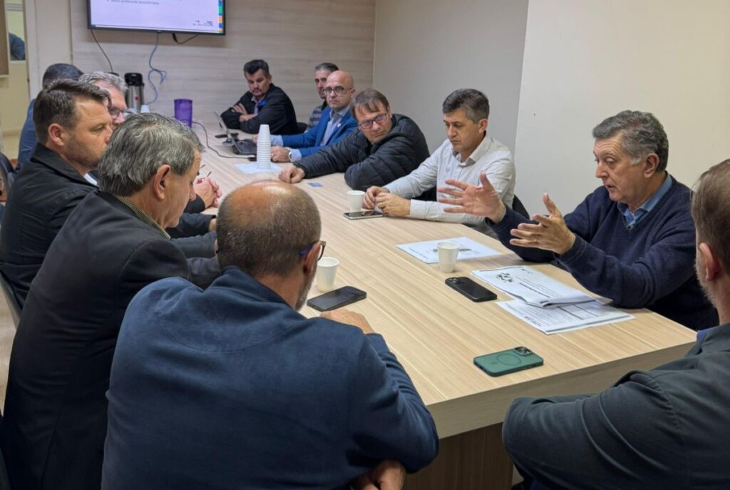 Prefeito Topázio Neto (Florianópolis)é acusado de exigir informações pessoais e posicionamento político de jornalistas antes de entrevistas na Região Oeste