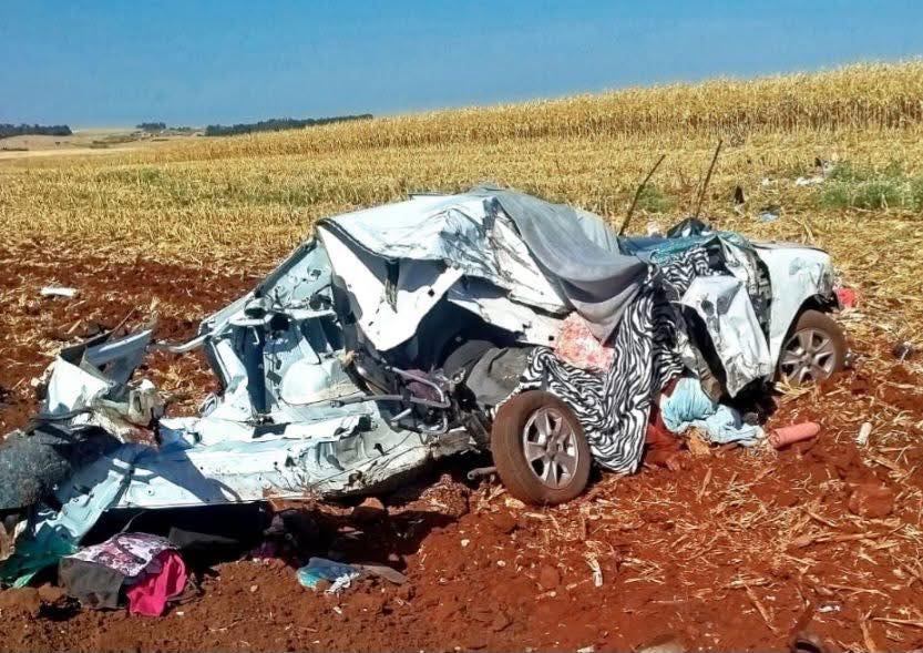 Três mulheres da mesma família morrem em acidente entre carro e caminhão na PR-445