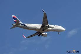 Avião da Latam é atingido por granizo após decolagem em Chapecó e passageiros entram em pânico